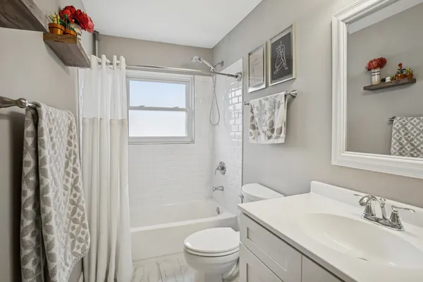 $390,000 | 988 Cooper Court, Elk Grove Village, IL 60007