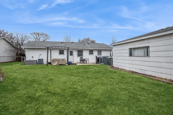 $390,000 | 988 Cooper Court, Elk Grove Village, IL 60007