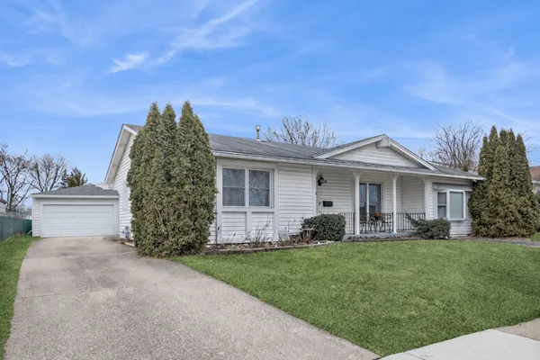 $390,000 | 988 Cooper Court, Elk Grove Village, IL 60007