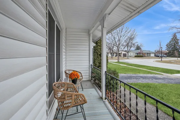 $390,000 | 988 Cooper Court, Elk Grove Village, IL 60007