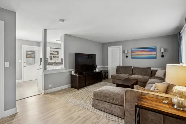 $390,000 | 988 Cooper Court, Elk Grove Village, IL 60007