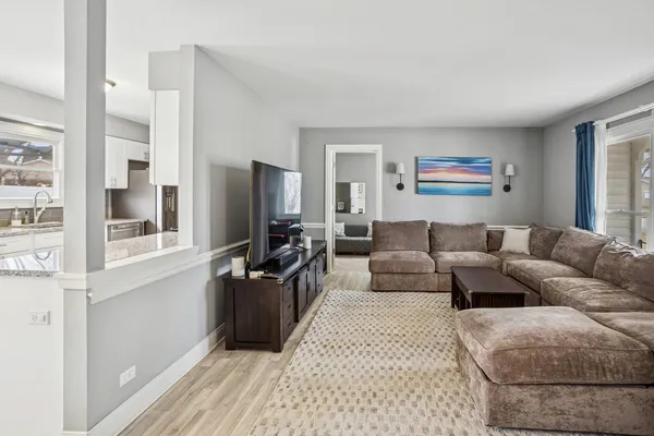 $390,000 | 988 Cooper Court, Elk Grove Village, IL 60007
