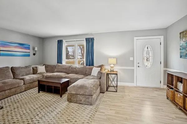 $390,000 | 988 Cooper Court, Elk Grove Village, IL 60007