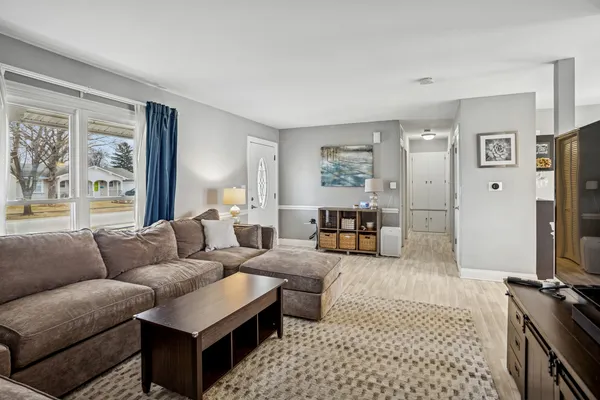 $390,000 | 988 Cooper Court, Elk Grove Village, IL 60007