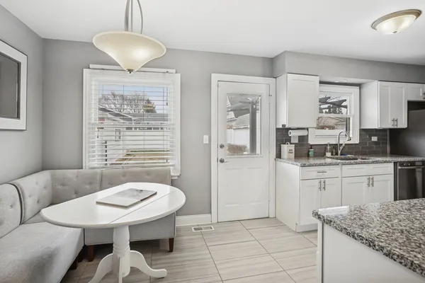$390,000 | 988 Cooper Court, Elk Grove Village, IL 60007