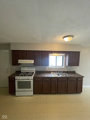 $1,095 | 1950 Carrollton Avenue, Indianapolis, IN 46202