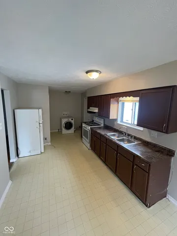 $1,095 | 1950 Carrollton Avenue, Indianapolis, IN 46202