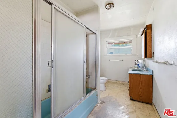 $995,000 | 127 South Westlake Avenue, Los Angeles, CA 90057