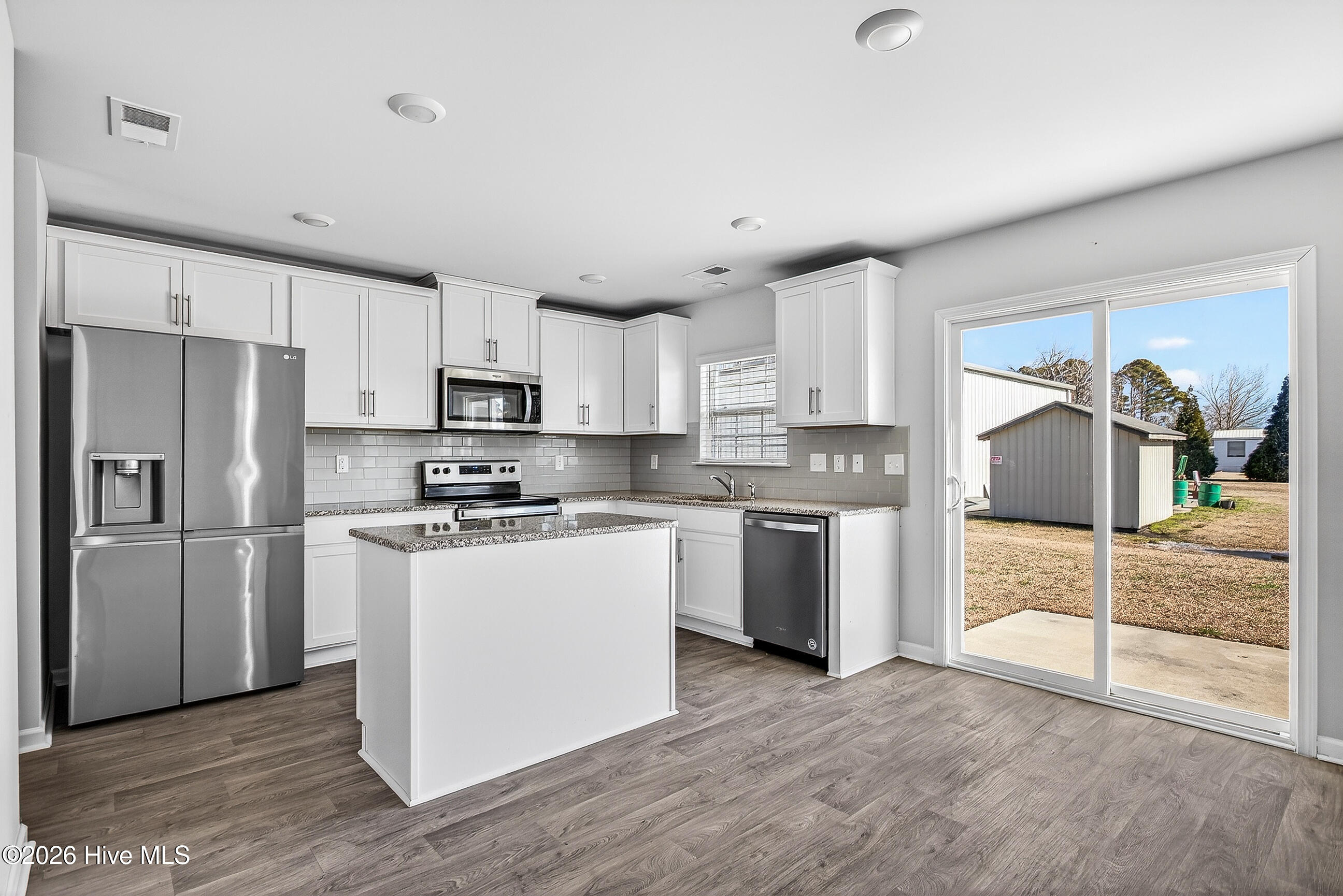 524 Dakota Road New Bern, NC 28560 - Photo 5 of 32 06