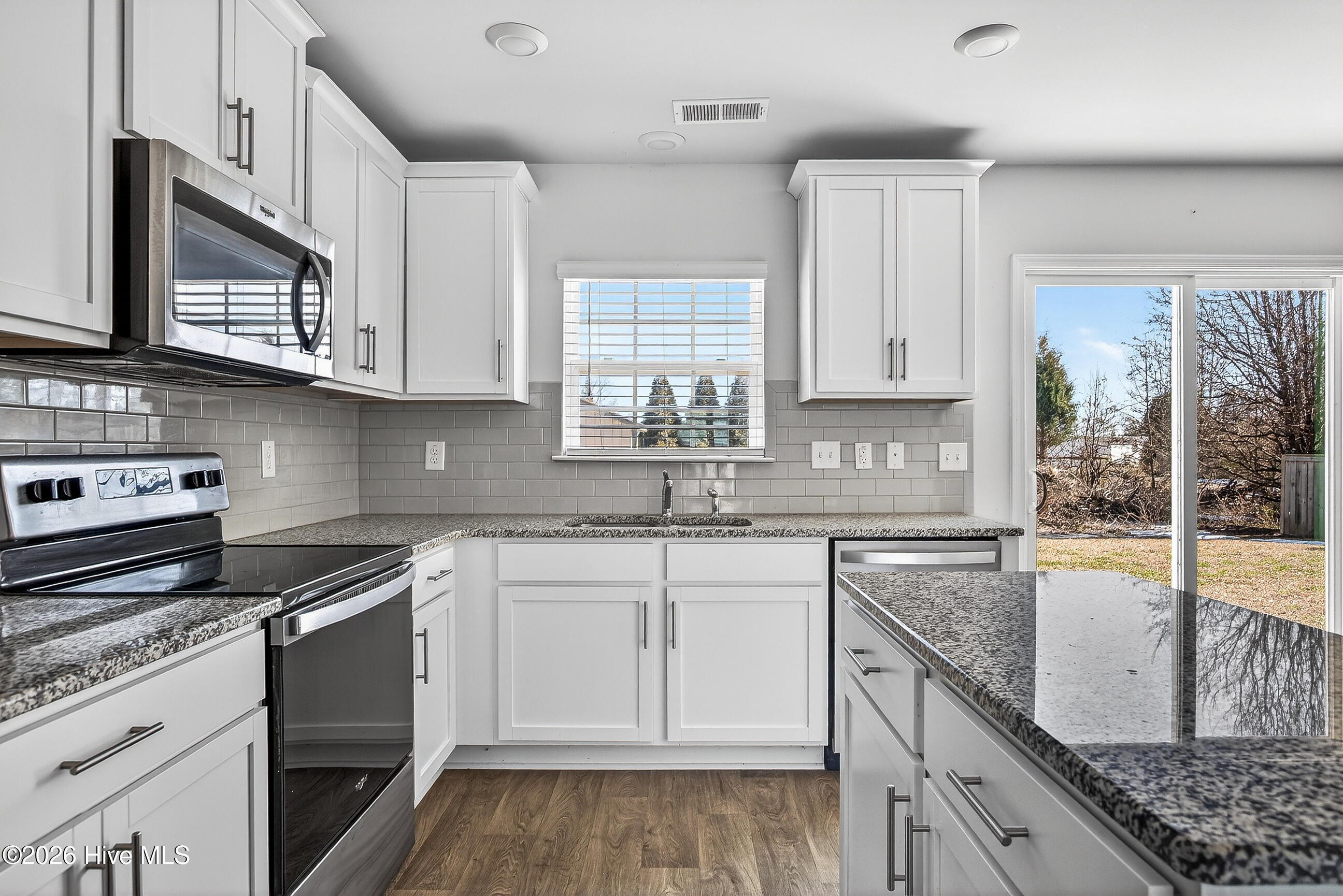 524 Dakota Road New Bern, NC 28560 - Photo 8 of 32 09