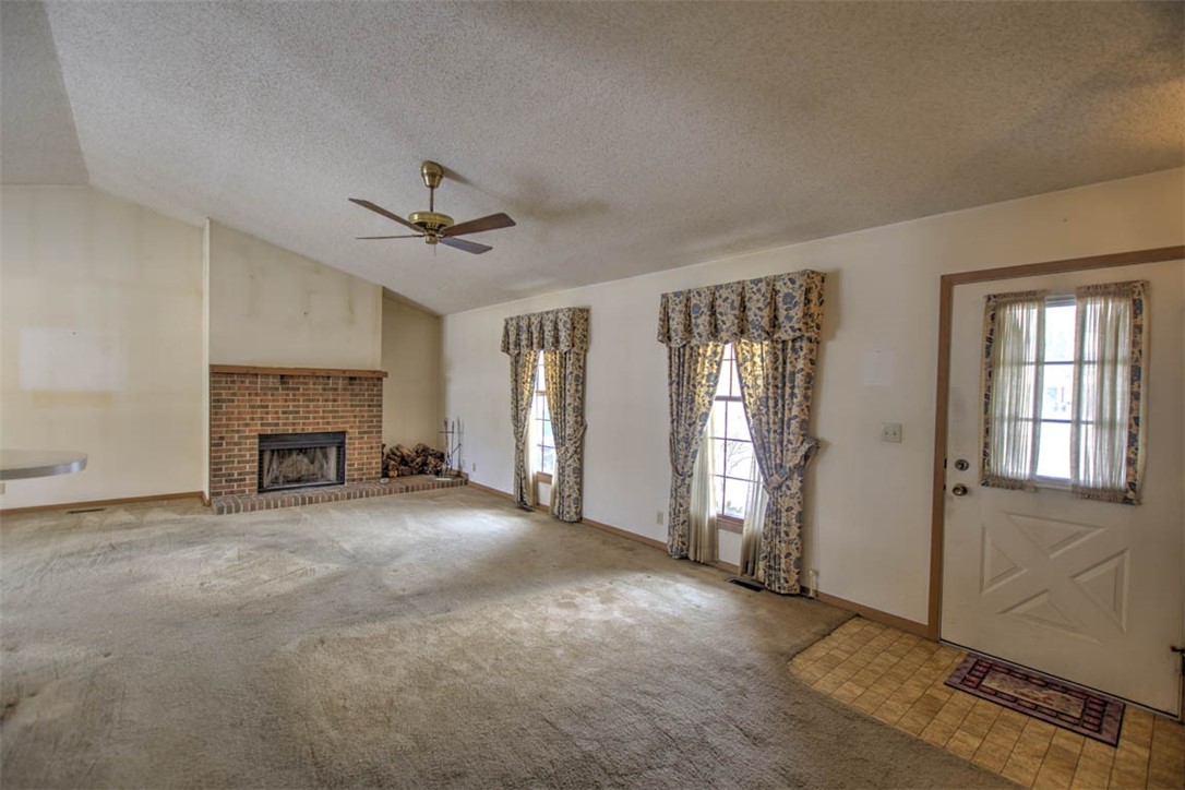 3994 North Northbrook Drive Decatur, IL 62526 - Photo 8 of 26 Gallery Image 8