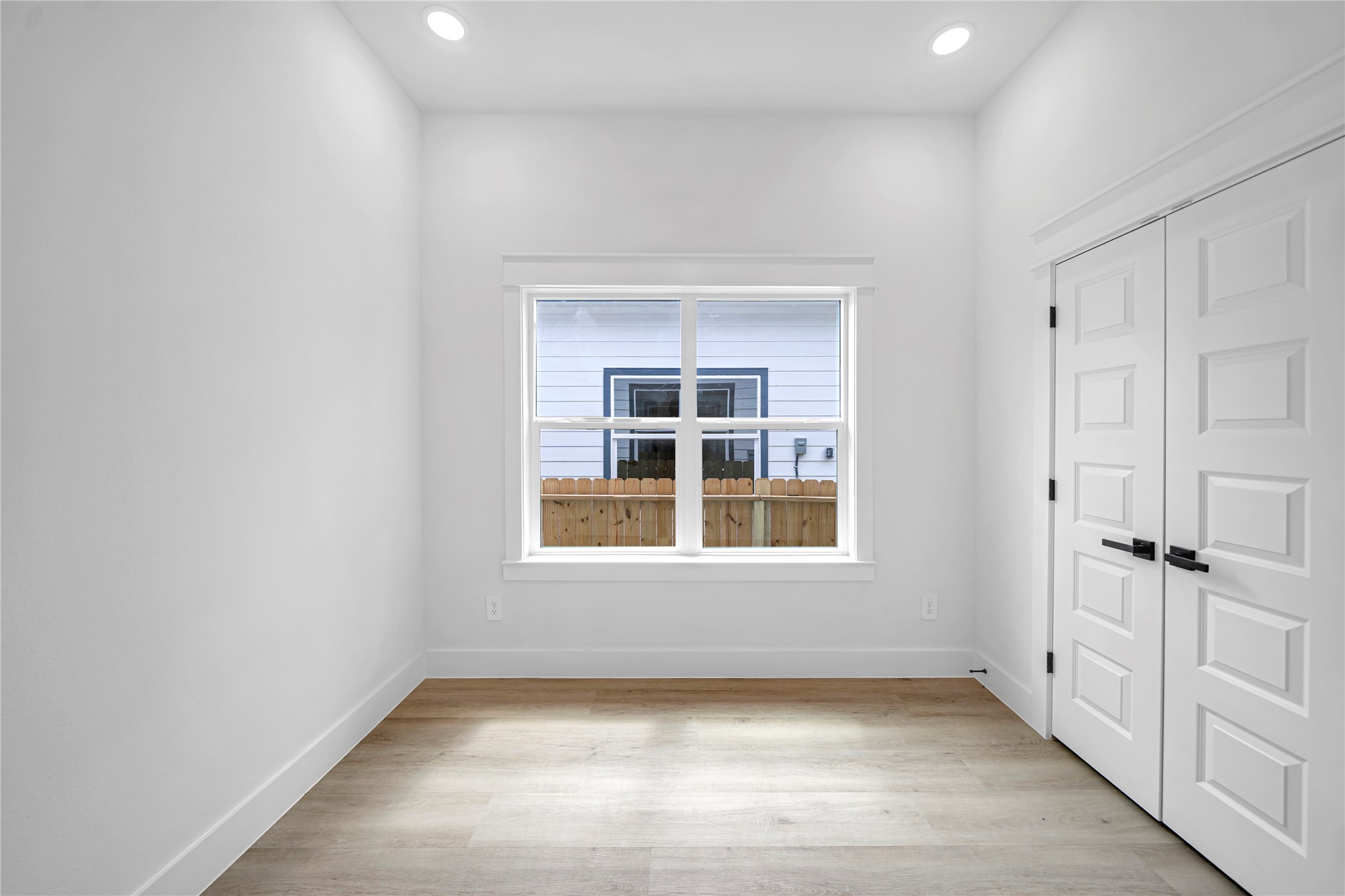 4834 Higgins Street, Unit B Houston, TX 77033 - Photo 22 of 34 an empty room with windows