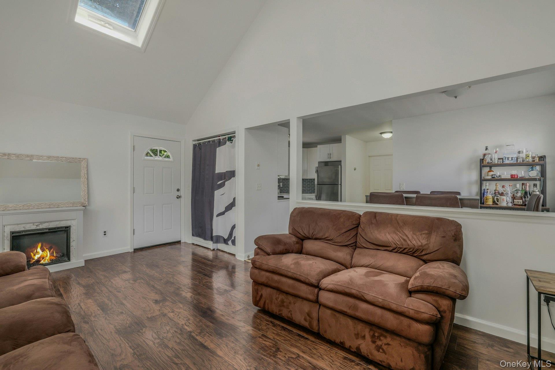 8 Holbrook Street Bay Shore, NY 11706 - Photo 4 of 16