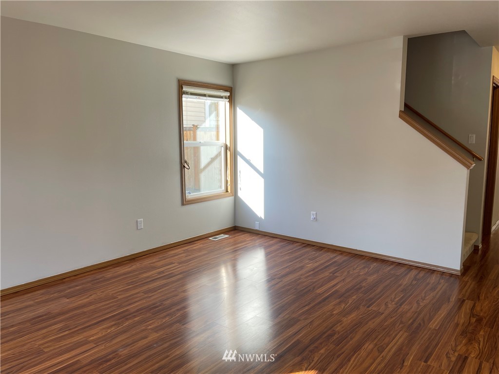 271 Ferndale Avenue Southeast Renton, WA 98056 - Photo 3 of 20 Gallery Image 3