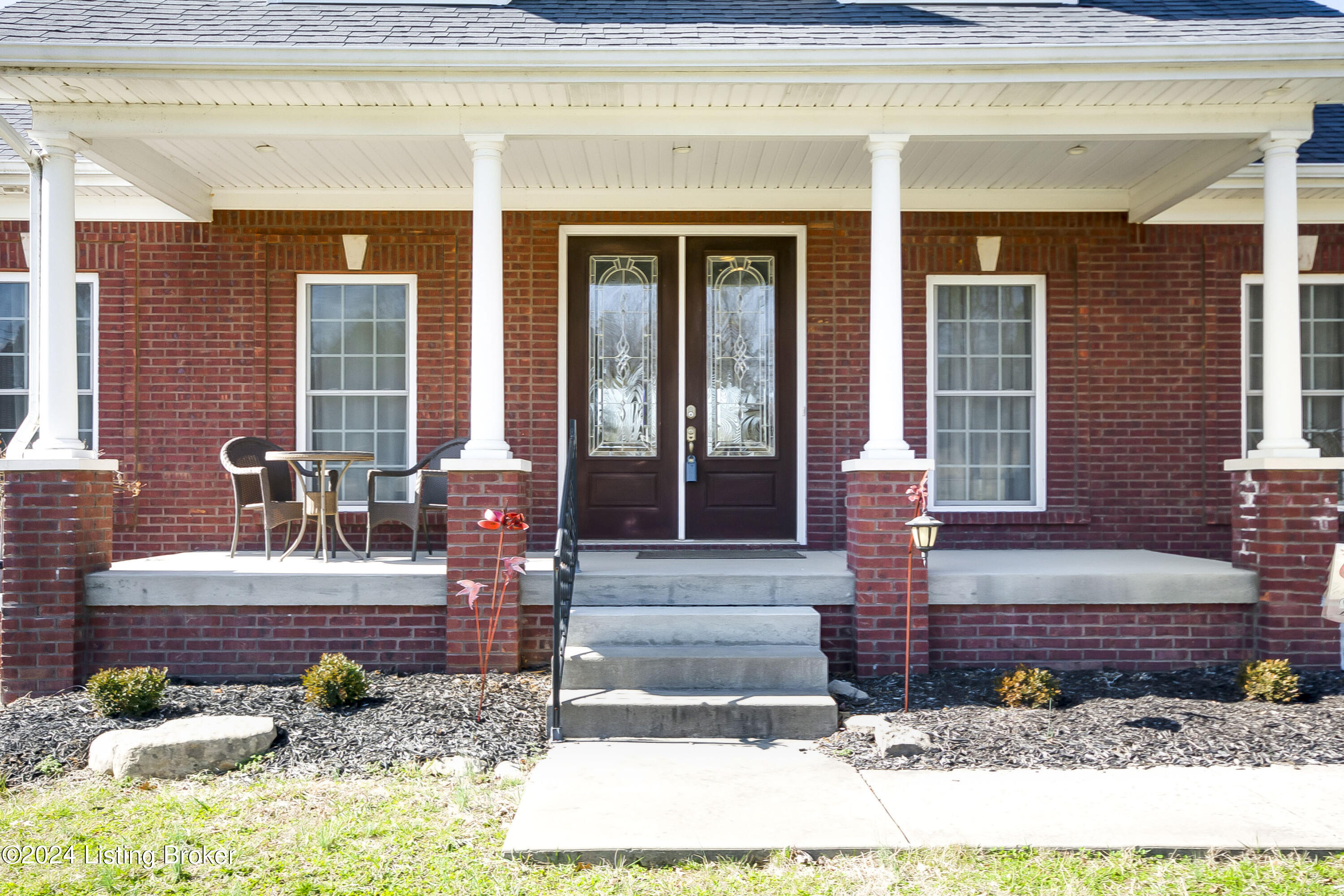 4930 Zoneton Road Shepherdsville, KY 40165 - Photo 2 of 31 Front Porch