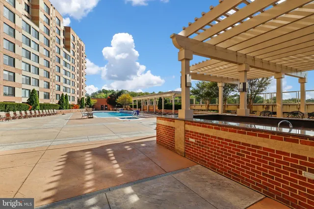 $463,000 | 2451 Midtown Avenue, Unit 203, Alexandria, VA 22303