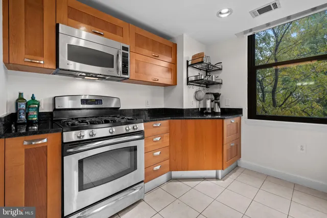 $463,000 | 2451 Midtown Avenue, Unit 203, Alexandria, VA 22303