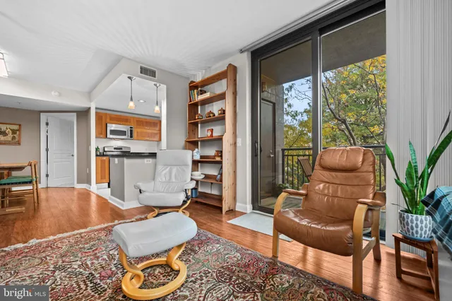 $463,000 | 2451 Midtown Avenue, Unit 203, Alexandria, VA 22303