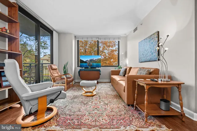 $463,000 | 2451 Midtown Avenue, Unit 203, Alexandria, VA 22303