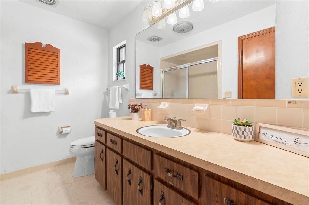 830 Freemans Farm Road DeLand, FL 32720 - Photo 26 of 43 EN SUITE BATHROM