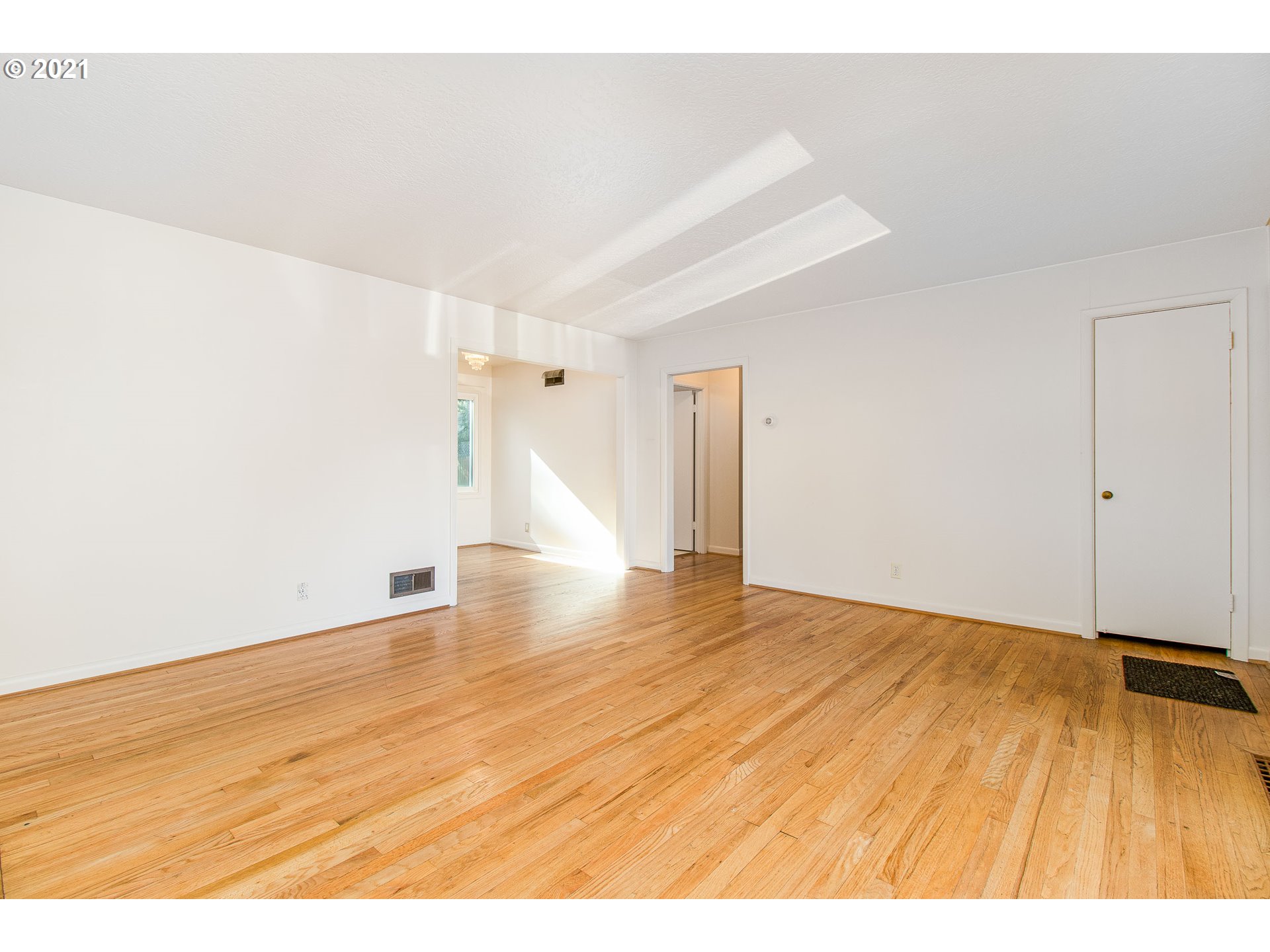 7660 Southwest Oleson Road Portland, OR 97223 - Photo 8 of 32