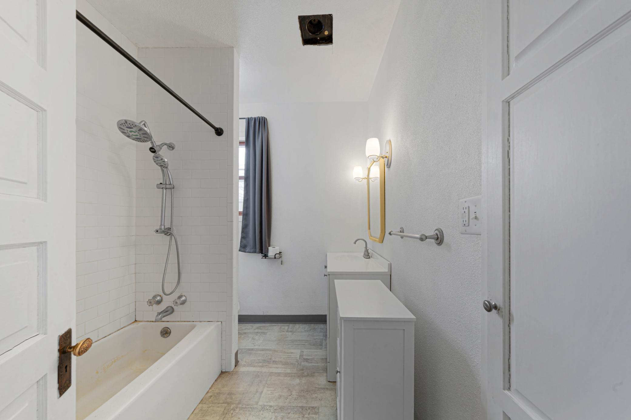 711 8th Street Northwest Austin, MN 55912 - Photo 15 of 34