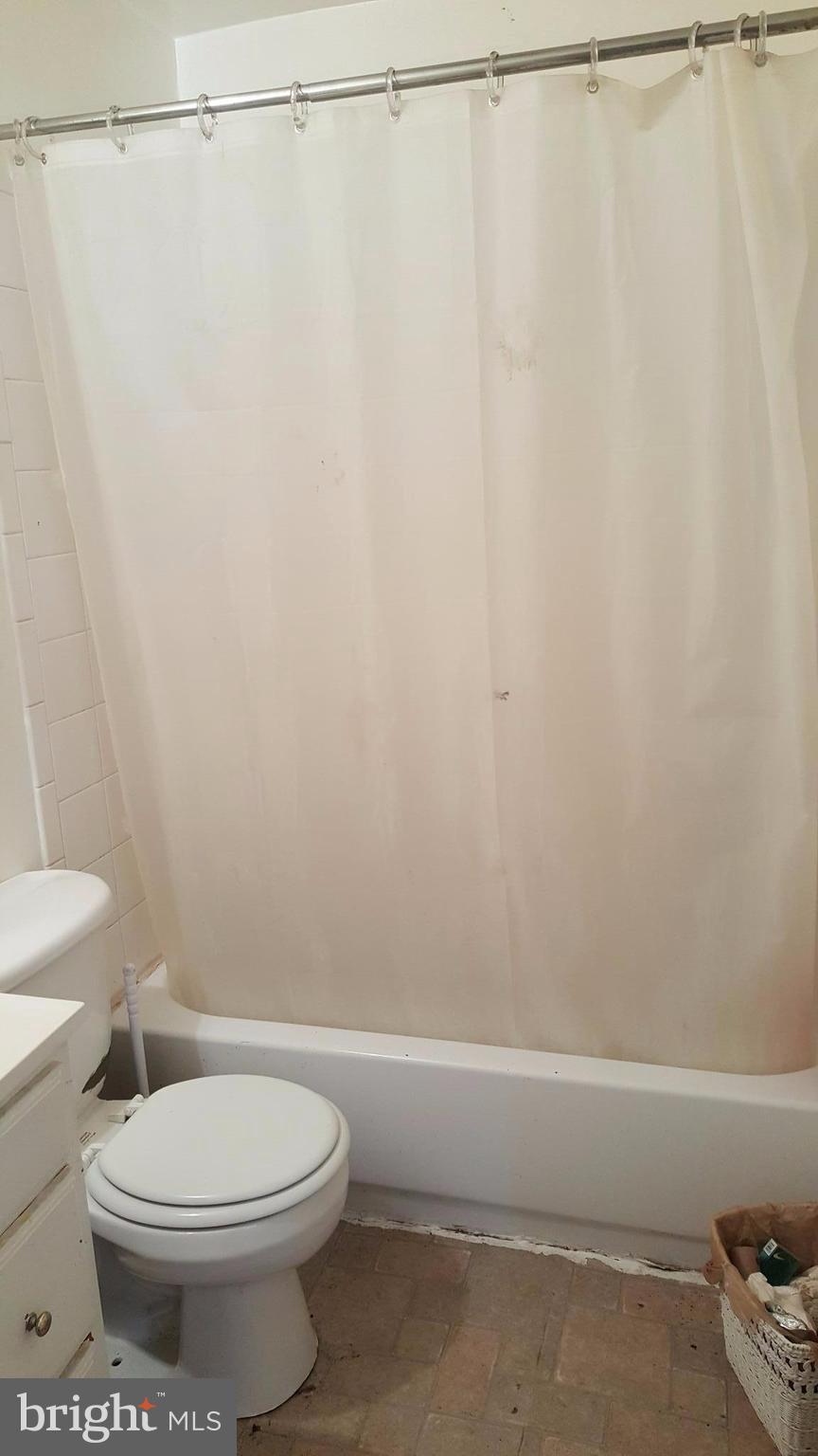 28 Knapp Road Stafford, VA 22554 - Photo 10 of 15 Bathroom