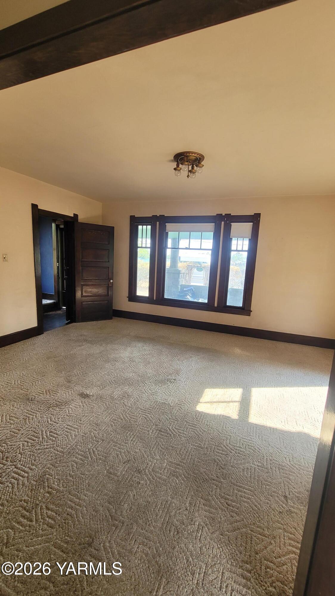 2311 River Road Yakima, WA 98902 - Photo 6 of 20 Front Room