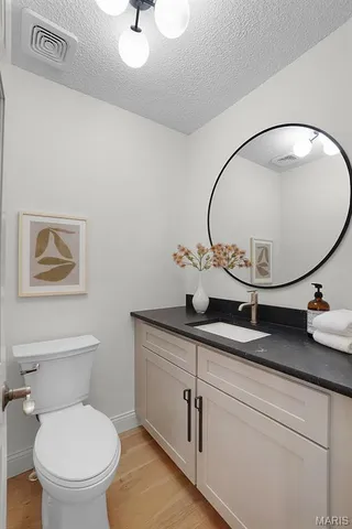 $579,900 | 342 Clayton Trails Drive, Ellisville, MO 63011