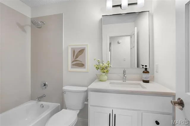 $579,900 | 342 Clayton Trails Drive, Ellisville, MO 63011