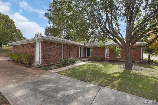 $579,900 | 342 Clayton Trails Drive, Ellisville, MO 63011