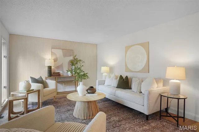 $579,900 | 342 Clayton Trails Drive, Ellisville, MO 63011