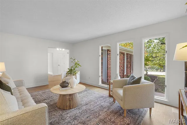 $579,900 | 342 Clayton Trails Drive, Ellisville, MO 63011