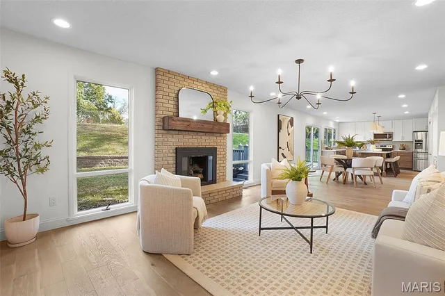 $579,900 | 342 Clayton Trails Drive, Ellisville, MO 63011