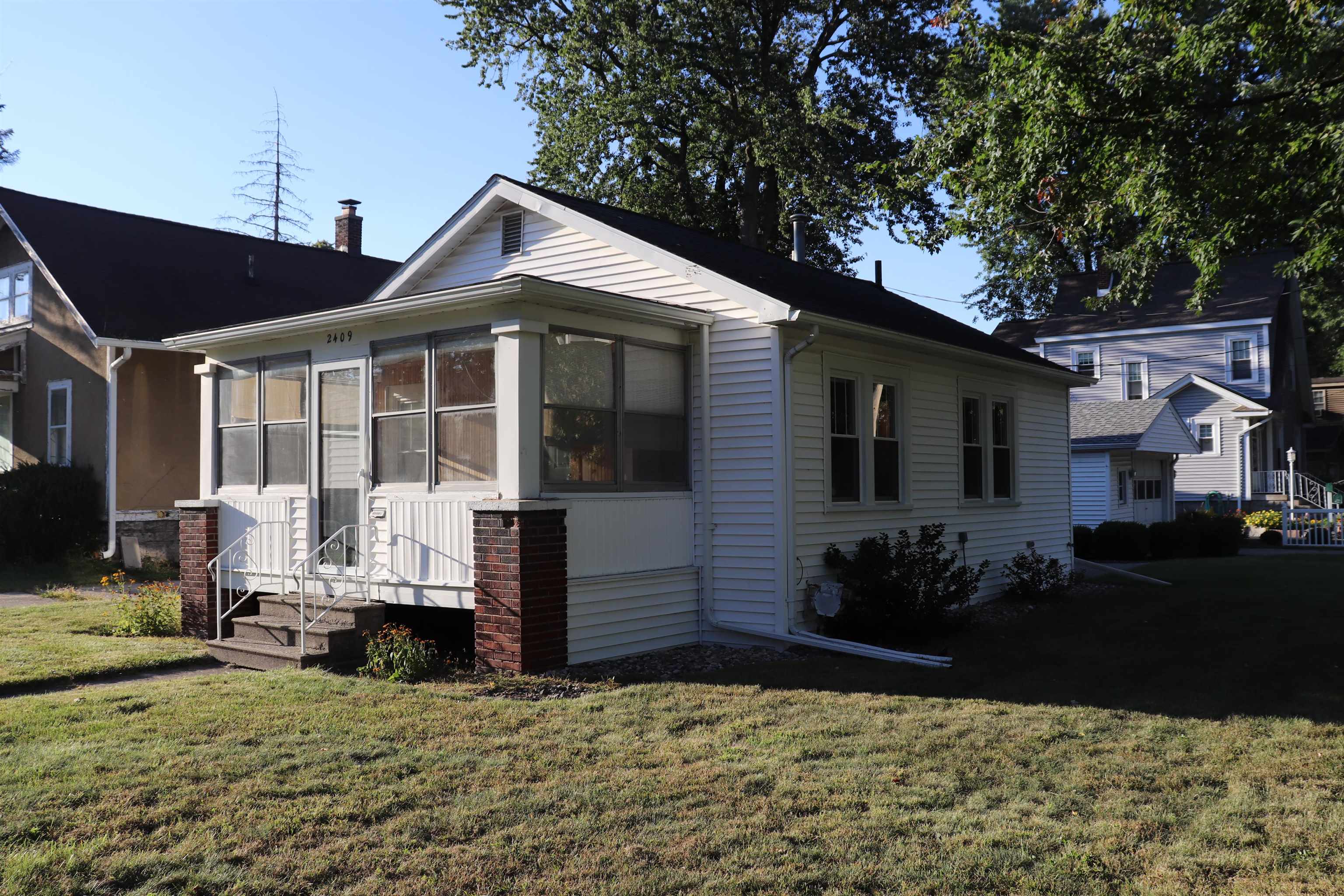 2409 Fairview Avenue Bay City, MI 48708 - Photo 1 of 25