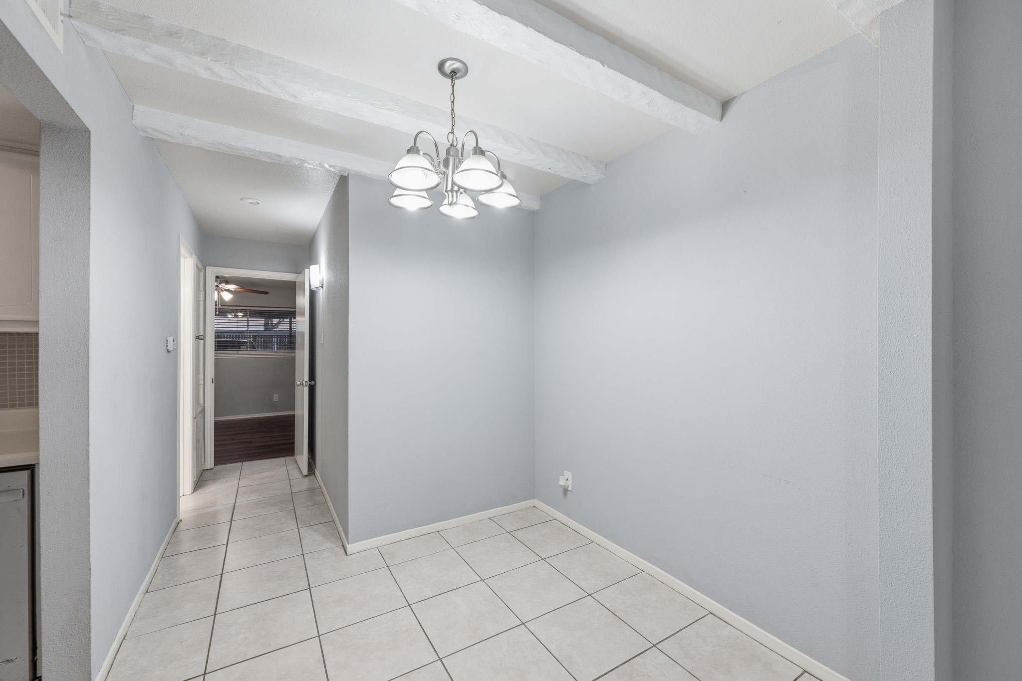 11550 Chimney Rock Road, Unit 133 Houston, TX 77035 - Photo 10 of 40 Conveniently located dining area, between kitchen and living rooms.