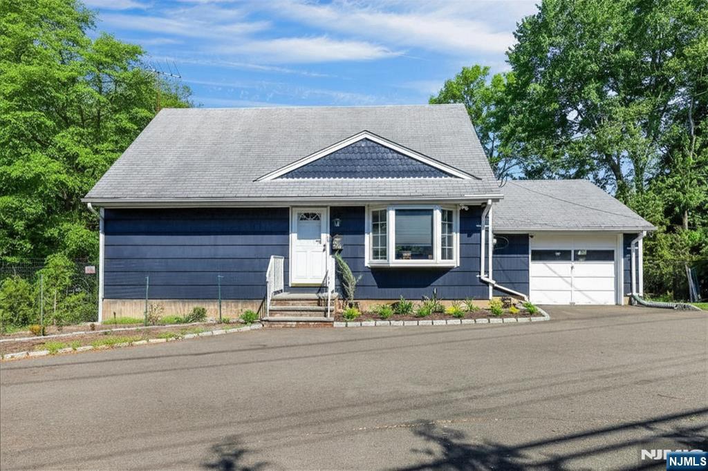 497 Tappan Road Norwood, NJ 07648 - Photo 1 of 33