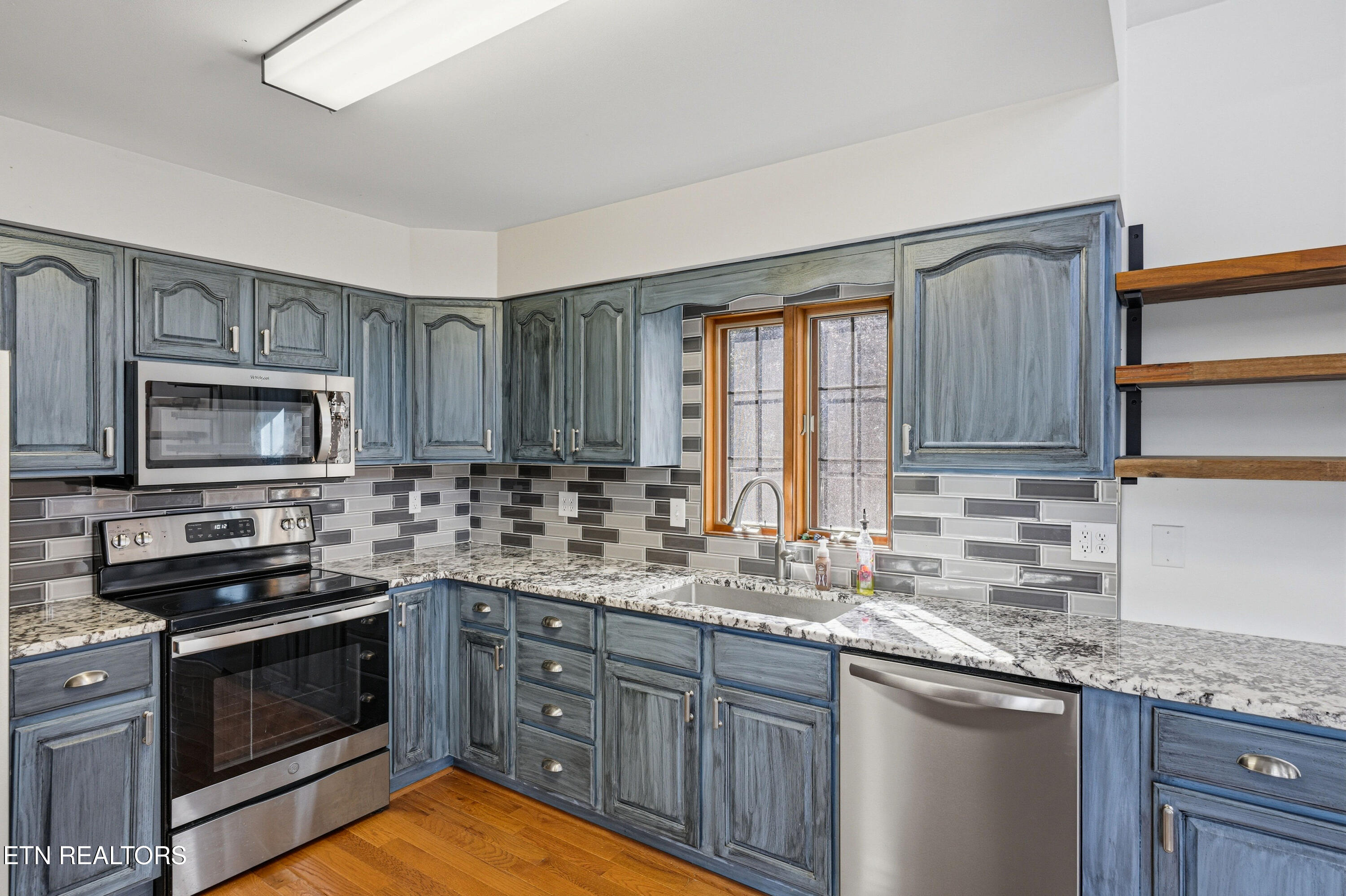 2206 Castle Rise Way Sevierville, TN 37862 - Photo 11 of 40 2206-castle-rise-way-10