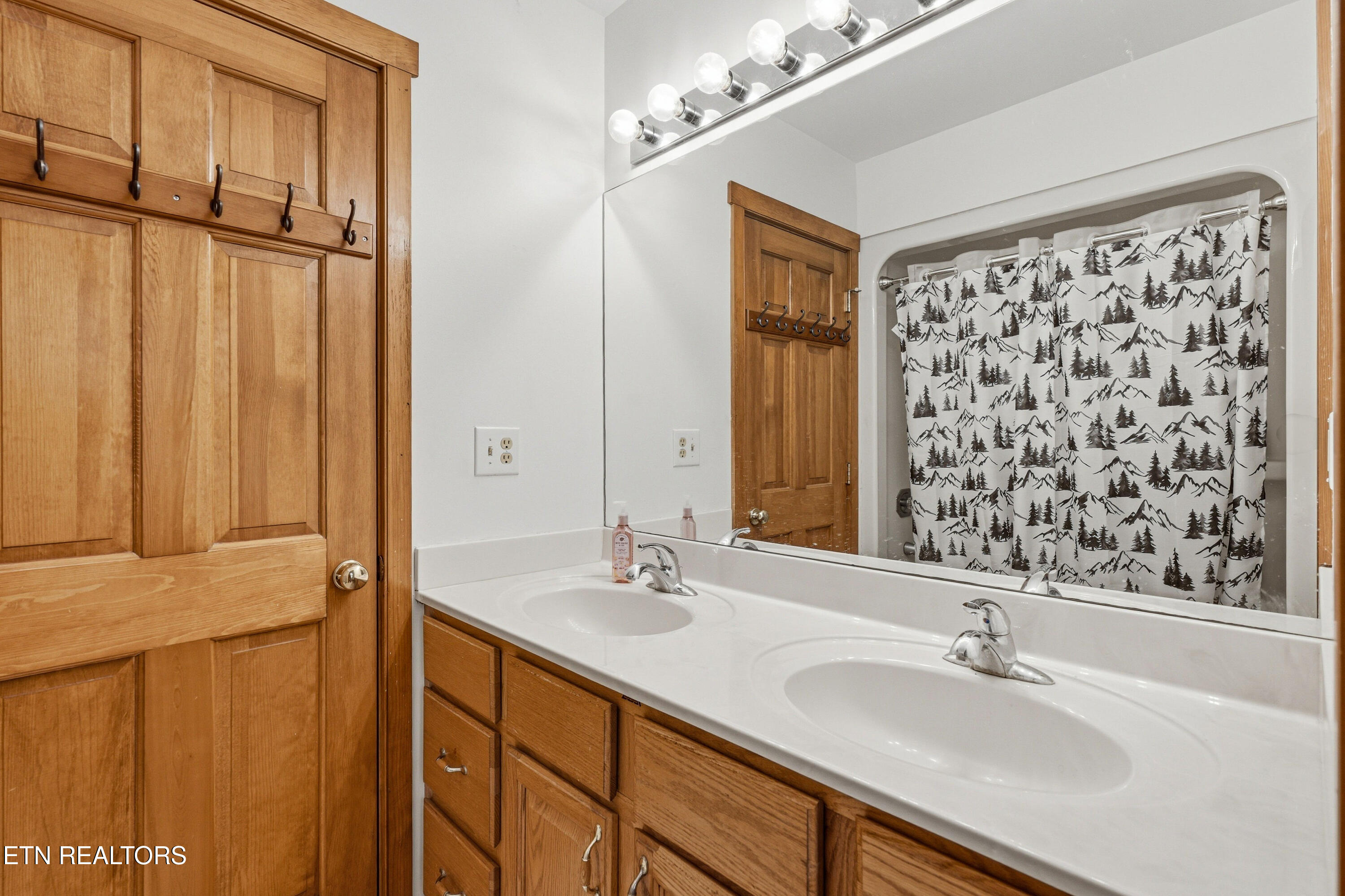 2206 Castle Rise Way Sevierville, TN 37862 - Photo 17 of 40 2206-castle-rise-way-16