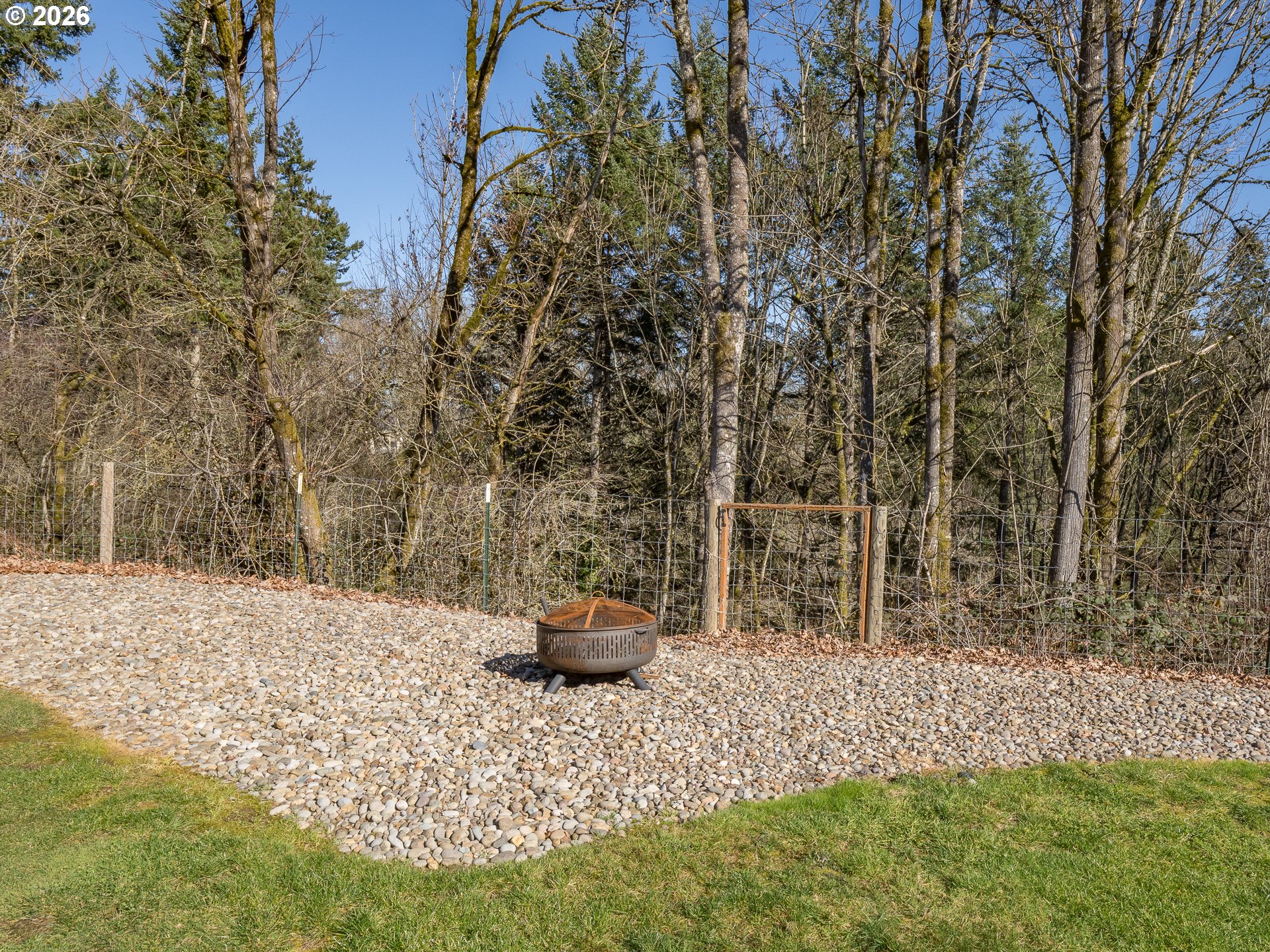 600 Wynooski Street Newberg, OR 97132 - Photo 23 of 48 a backyard of a house with lots of green space