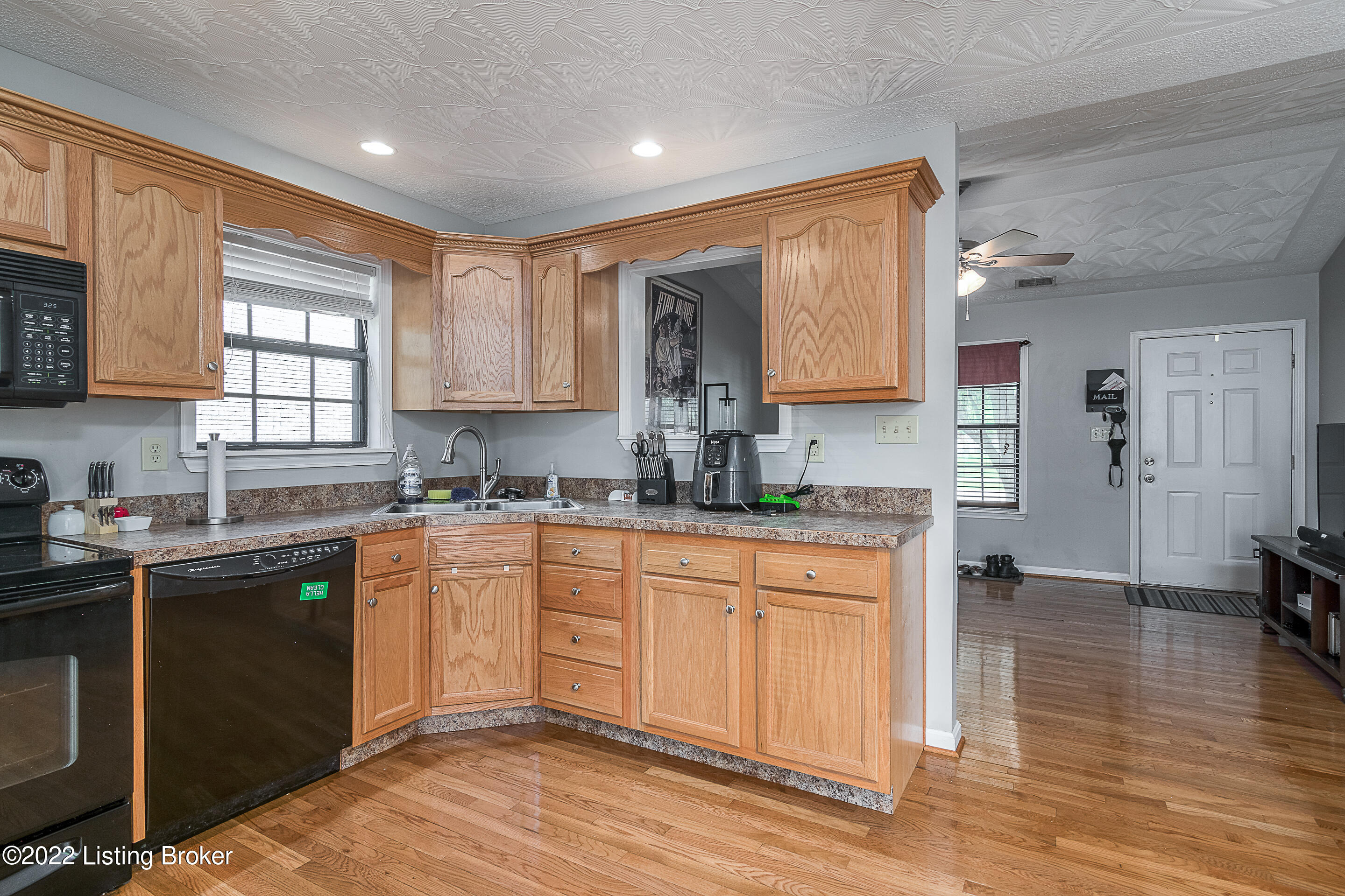 12218 Ridgemont Road Louisville, KY 40229 - Photo 11 of 25 DHI-11