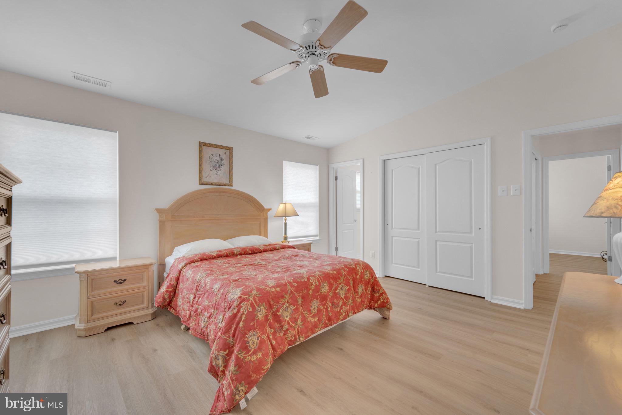 801 Freeport Way Williamstown, NJ 08094 - Photo 19 of 29 a bedroom with a bed and a window