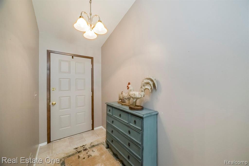 2229 Flanders Drive Rochester Hills, MI 48307 - Photo 4 of 34