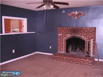 208 Fairview Road Crum Lynne, PA 19022 - Photo 2 of 11