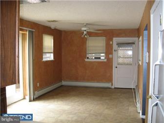 208 Fairview Road Crum Lynne, PA 19022 - Photo 3 of 11