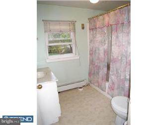 208 Fairview Road Crum Lynne, PA 19022 - Photo 6 of 11