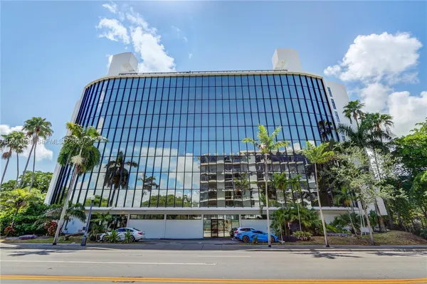 $475,000 | 5701 Biscayne Boulevard, Unit 901, Miami, FL 33137