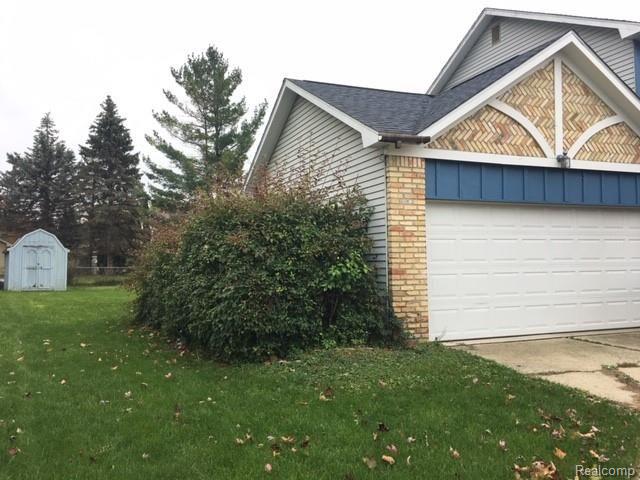 5237 Lethbridge Road Grand Blanc, MI 48439 - Photo 4 of 19 IMG_4802.JPG