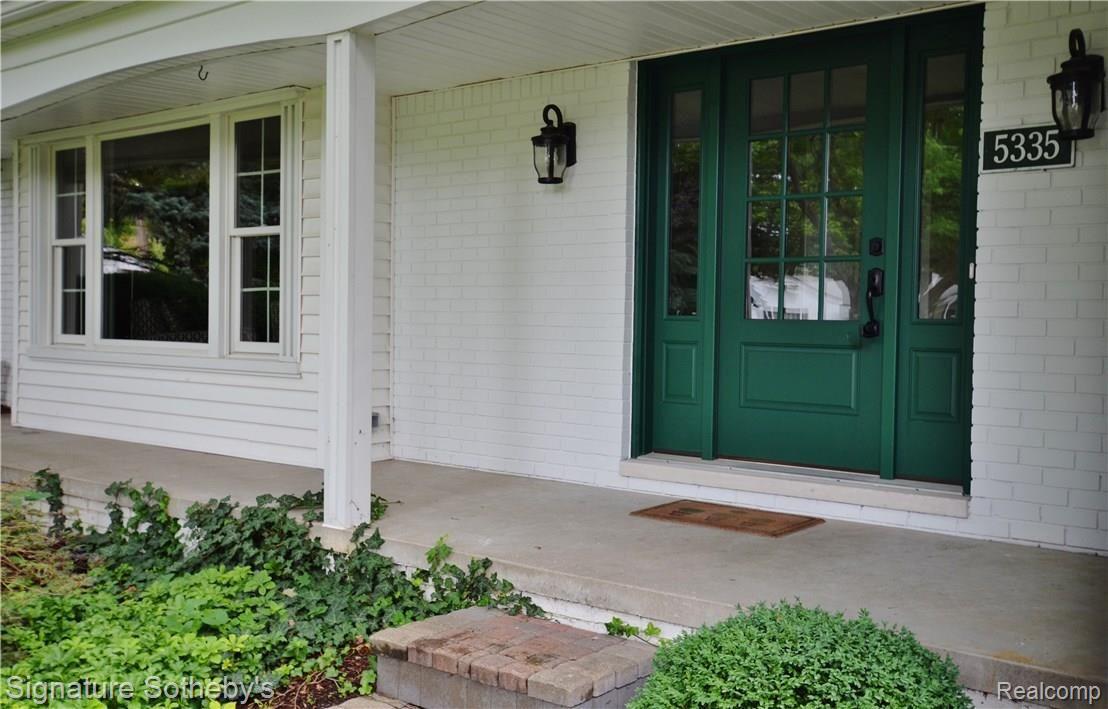 5335 Echo Road Bloomfield Hills, MI 48302 - Photo 28 of 29 front entry.JPG