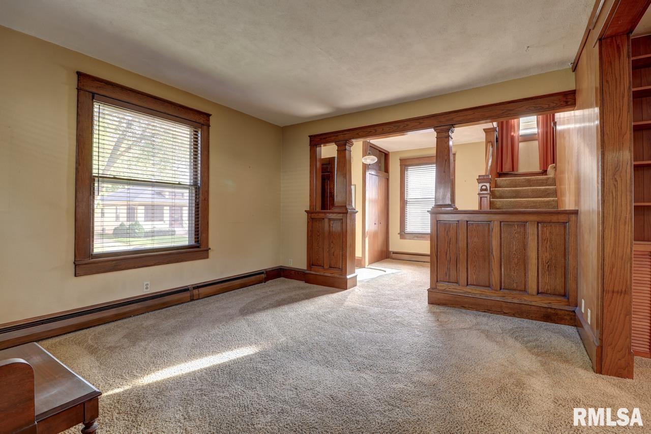 823 14th Avenue South Clinton, IA 52732 - Photo 13 of 27 a view of an empty room with a window
